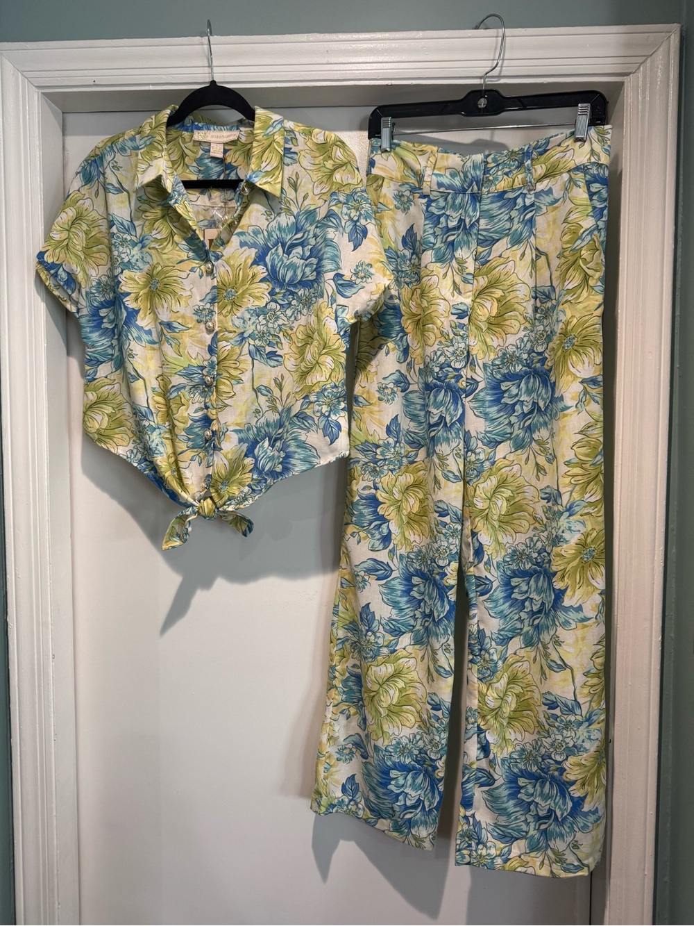 Rich & Famous 2-Piece floral Set Button Shirt & matching Pants size L